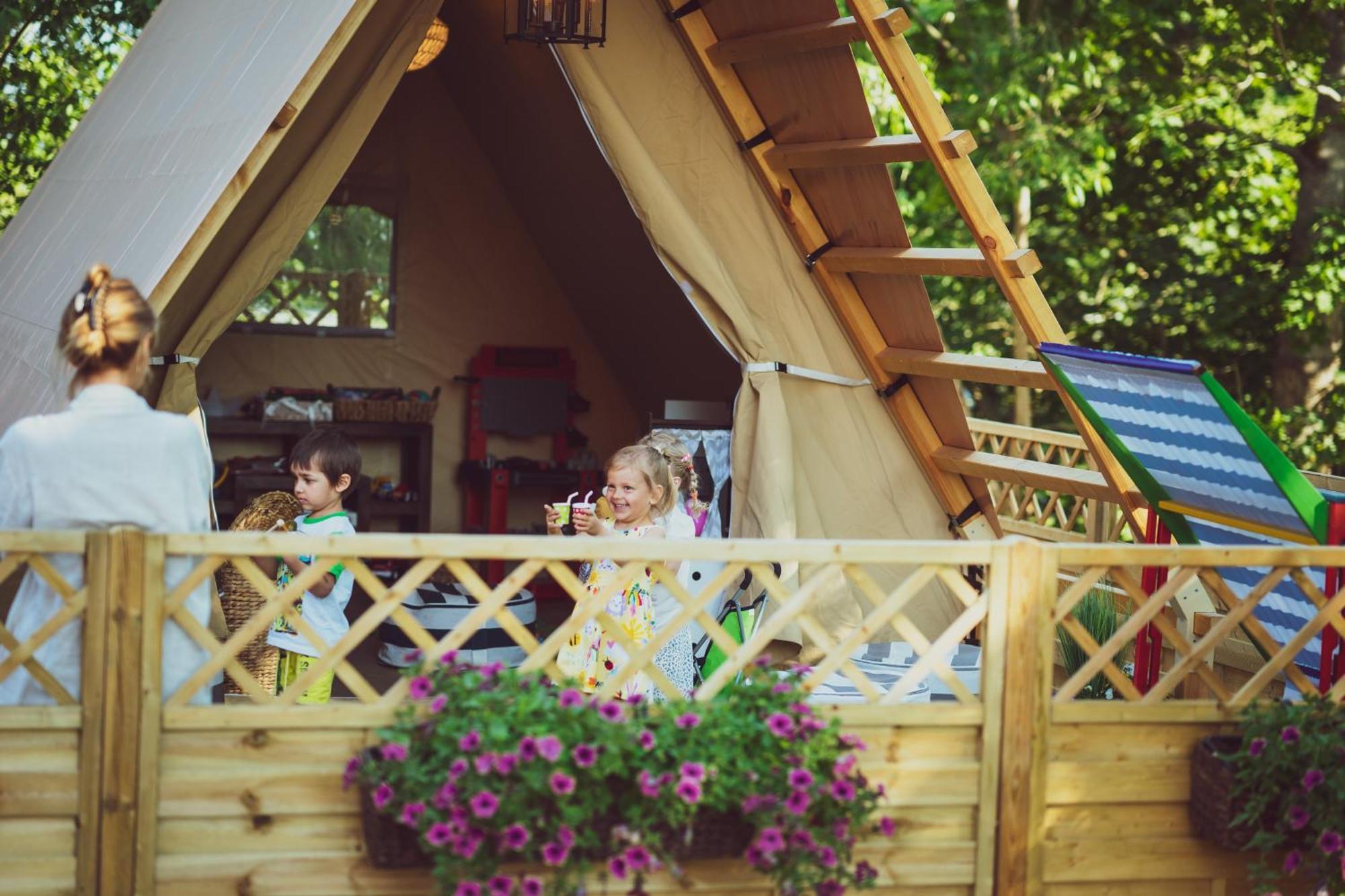 Mia Glamping Hotell Orissaare Eksteriør bilde