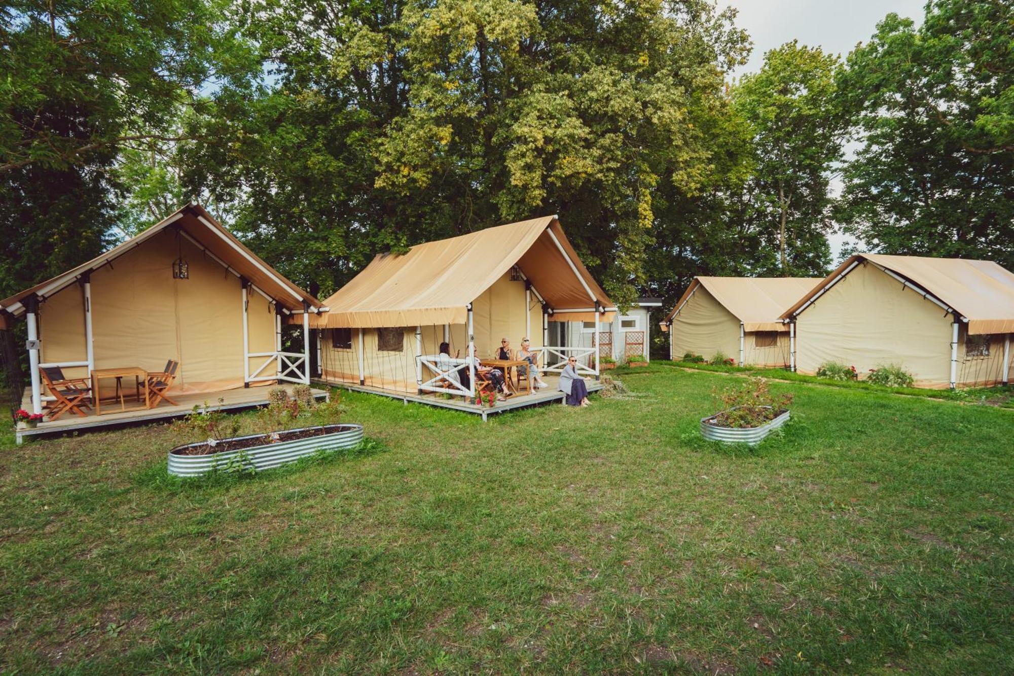 Mia Glamping Hotell Orissaare Eksteriør bilde